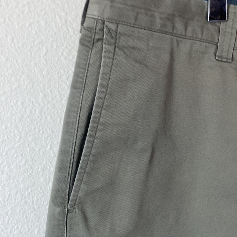 J.Crew Men’s Chino Sage Green Stretch Shorts 9’ Size 35 - Picture 3 of 15